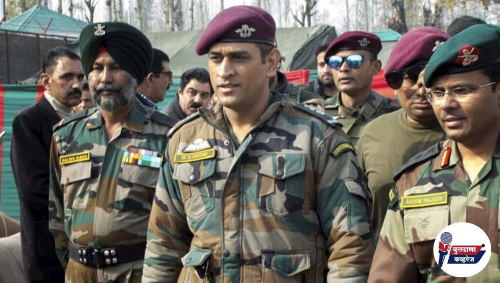 MS dhoni on border एमएस धोनी युद्धात सामील होणार? रक्षा मंत्रालयाची टेरिटोरियल आर्मीला तयारीची सूचना!