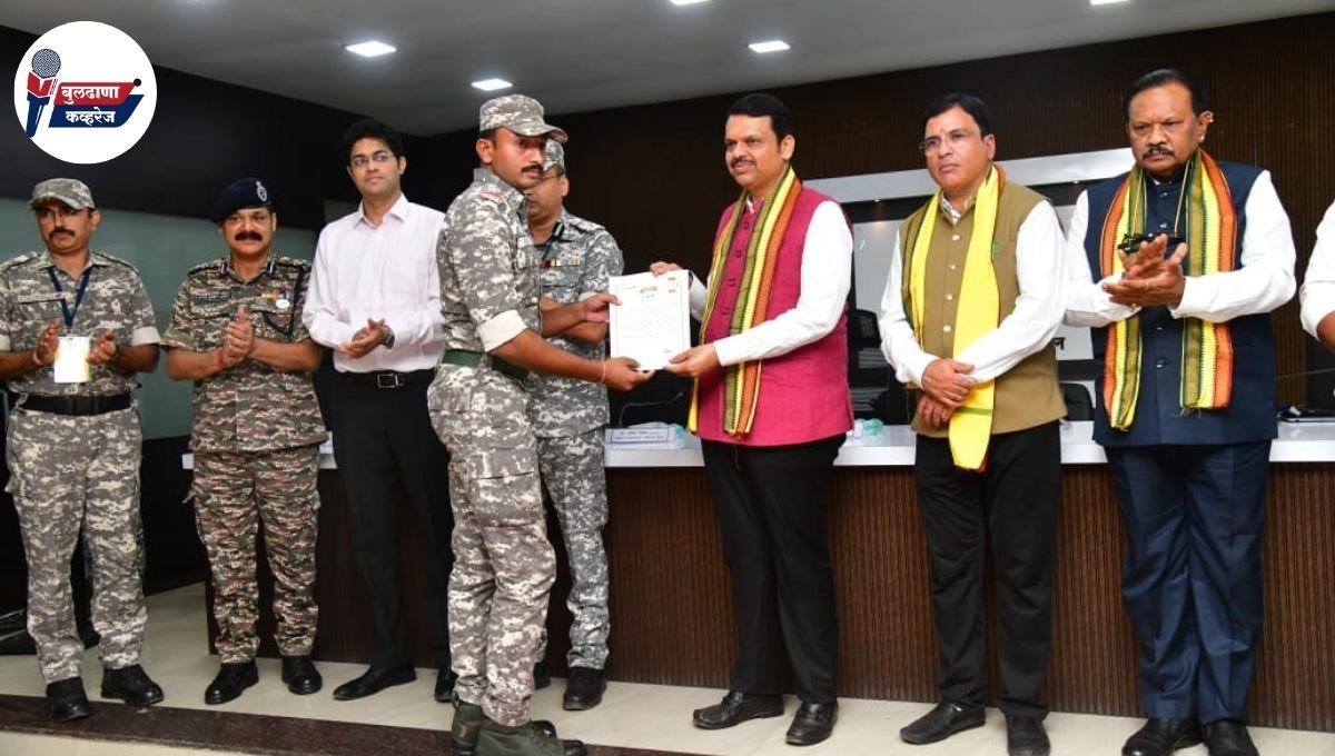 धाडसी कारवाईला सलाम: चिखलीचा वीरपुत्र राहुल देव्हडे यांचा मुख्यमंत्री फडणवीस यांच्या हस्ते गौरव!